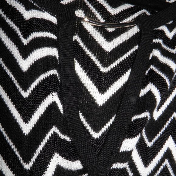 WHITE HOUSE BLACK MARKET BLACK AND WHITE KNIT DRESS  SZ M - Picture 5 of 5